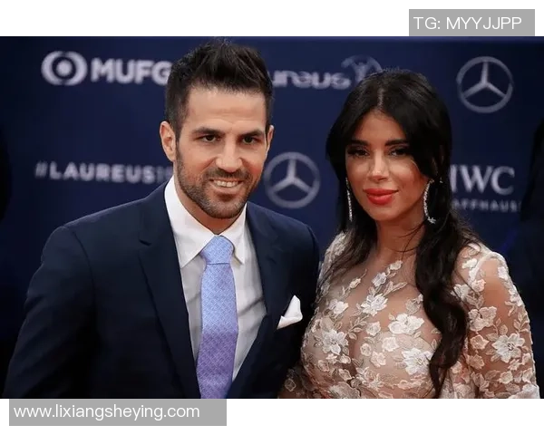 足球明星妻子怀孕甜蜜瞬间曝光幸福生活尽显温馨画面