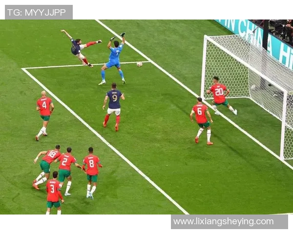 足球明星精彩射门瞬间全景展示与分析合集