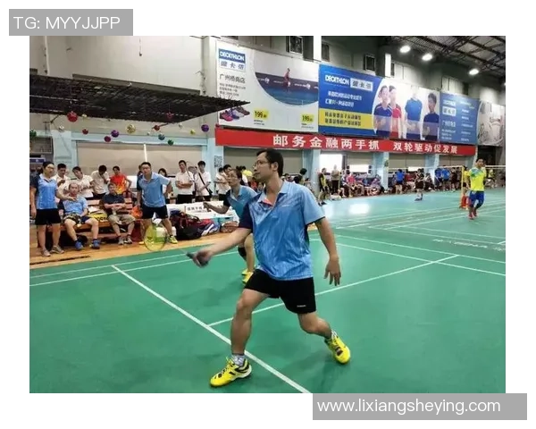 重庆羽毛球队在锦标赛中的灵活性展现与战术分析 重庆羽毛球队在锦标赛中的灵活性展现与战术分析